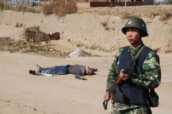 董佳继:18岁开始犯罪,不满妹妹好前途,杀狱警越狱继续作恶