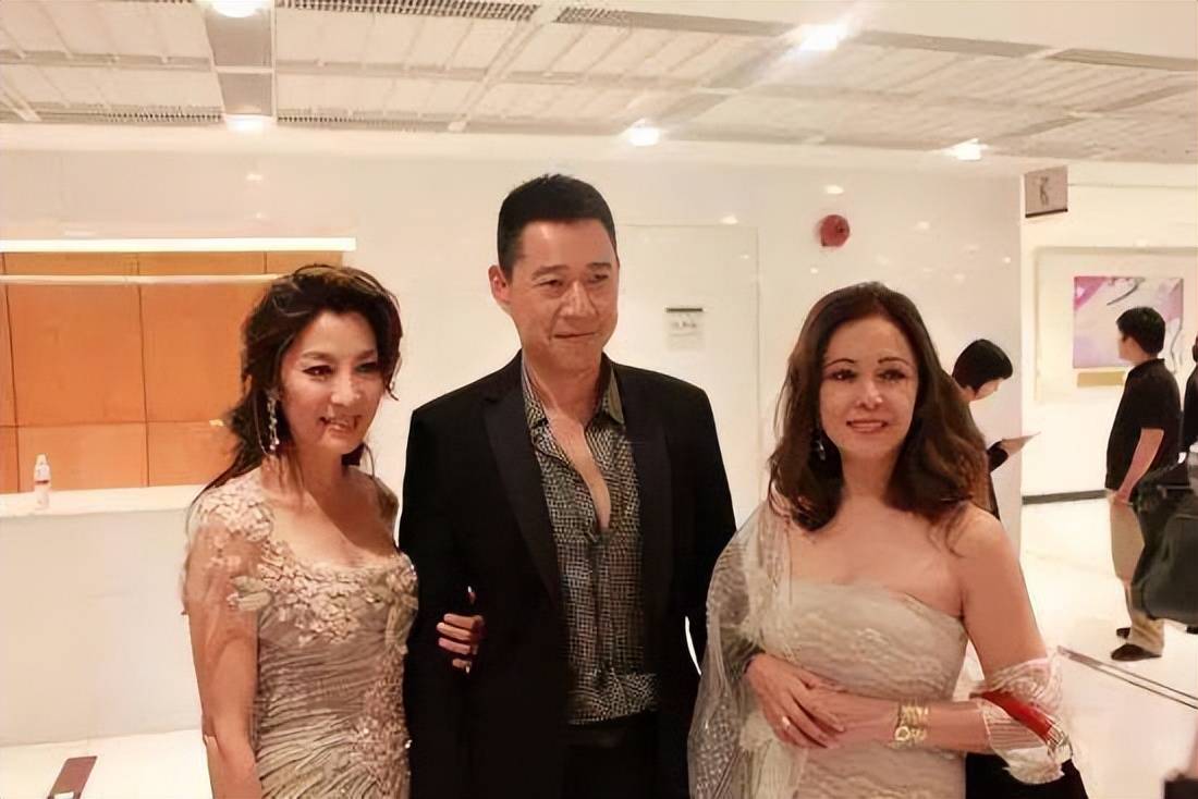 63岁张丰毅娇妻亮相,颜值酷似王祖贤,怪不得放弃吕丽萍