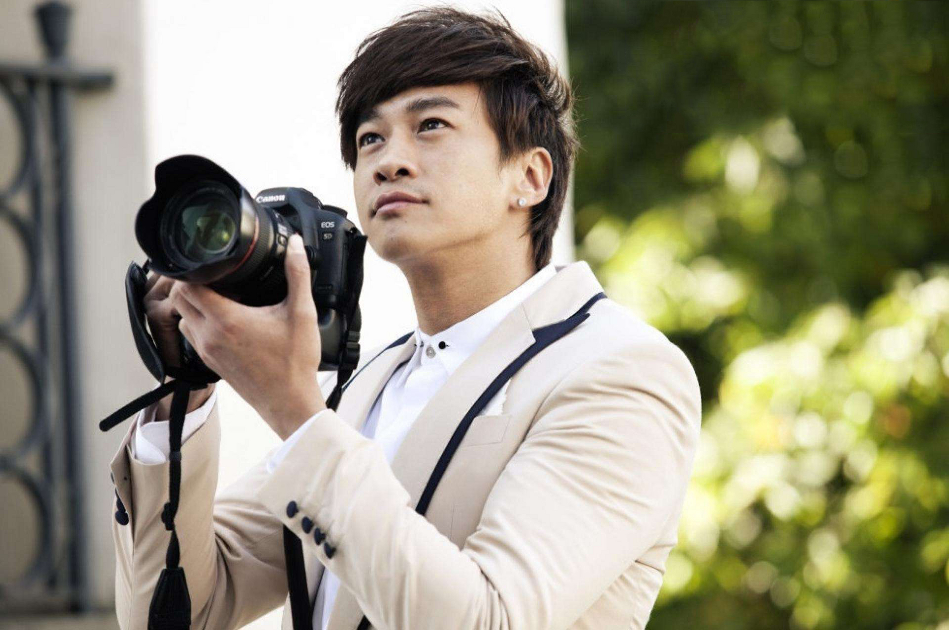 何润东在拍摄新剧时遭遇车祸,所幸人无大碍.