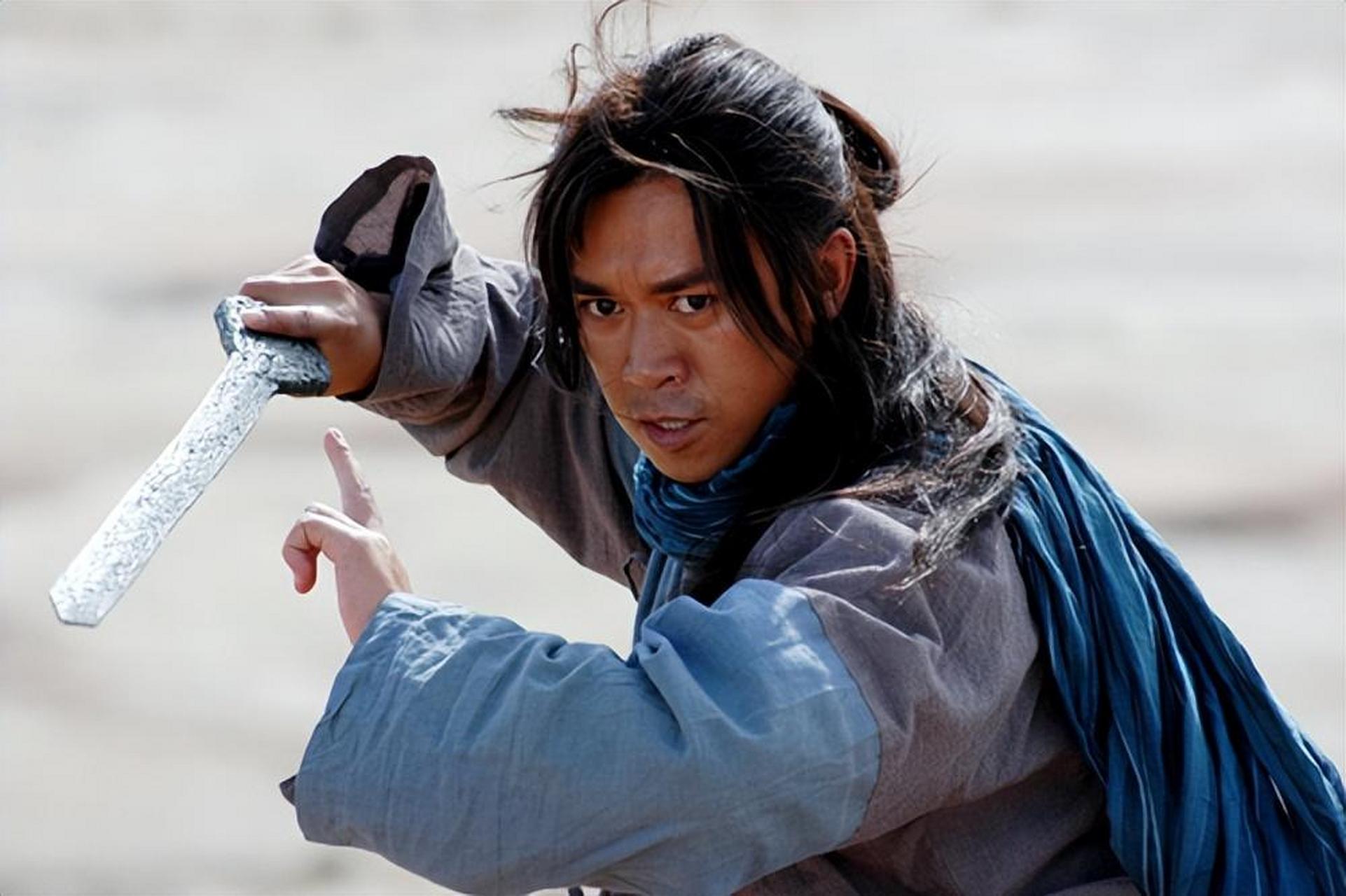 《塞外奇侠传》是梁羽生天山系列的第二部,主要讲述杨云骢和飞红巾