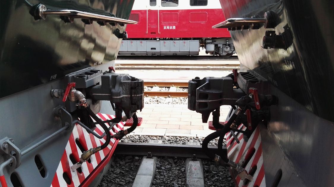 应用了100多年的火车技术,詹氏车钩的原理是什么?高铁为何不用