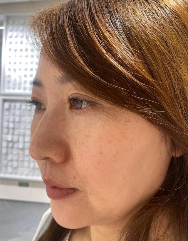 50岁女人如何"有效护肤"?别再跟着年轻人"抹脸",难怪效果差