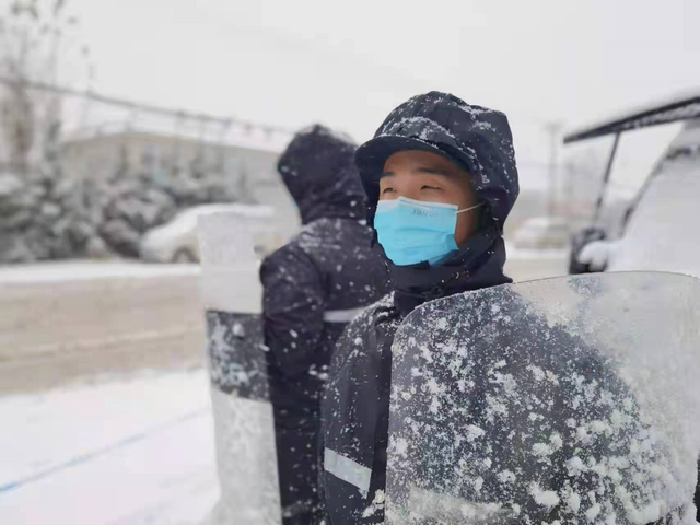 风雪中,他们一直在守护!