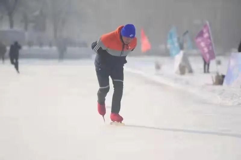 吉林地区135块公益冰场越野滑雪场浇制完毕,免费开放!