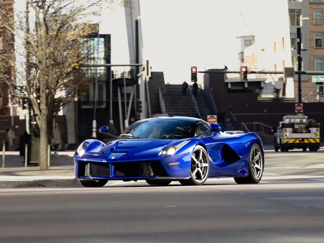 仅此一台的蓝色拉法,法拉利laferrari