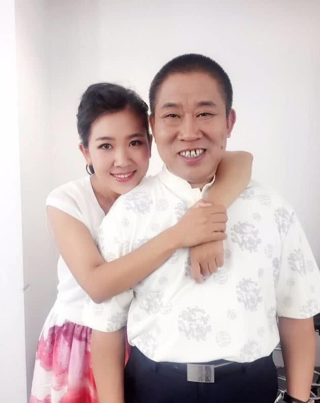 杜旭东全家福曝光!他"歪瓜裂枣"女儿貌美如花,老婆端庄优雅