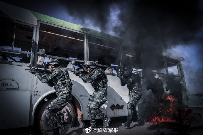 这组 武警特战队员训练大片 燃爆了!