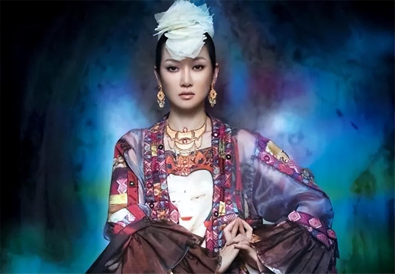 萨顶顶近照,和老公见面90分钟就闪婚,现在过上了豪门阔太的生活