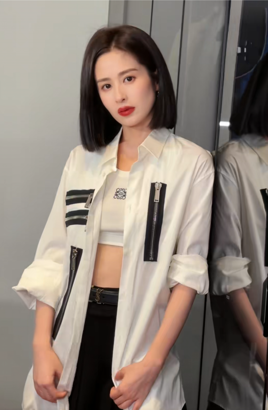 女星颖儿穿4岁女儿跟老公衣服!女儿的公主裙美,老公的球衣酷