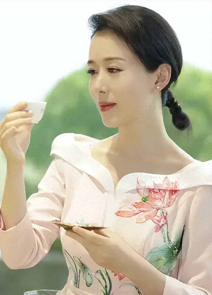 颜丹晨虽然在娱乐圈混迹多年,但对于感情的事却和少女一样懵懂.