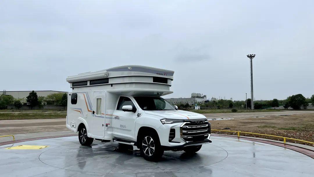 齐星大通t90皮卡房车 硬升顶结构 轻松下地库 高质量旅居空间