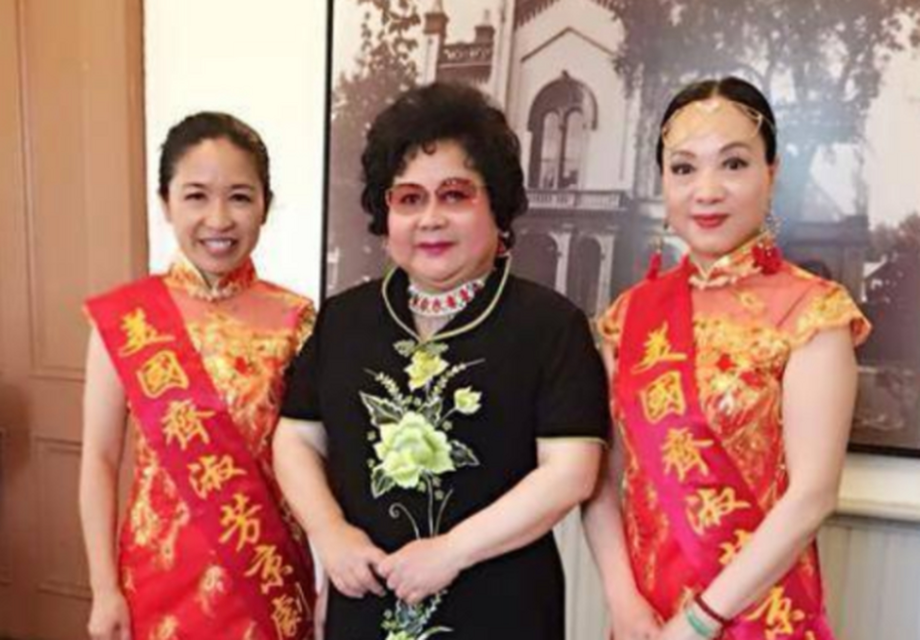 1982年,"小常宝"齐淑芳与30多位同事去美国演出,结果他们留在美国不愿