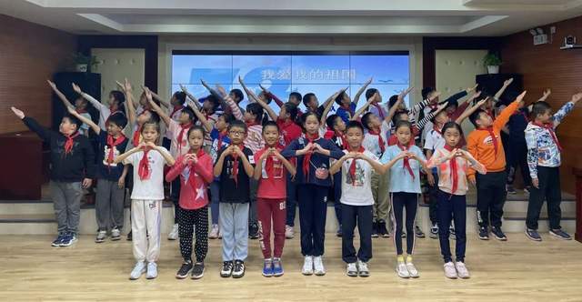 东城区新鲜胡同小学开展红色诗歌朗诵会活动 献礼二十大