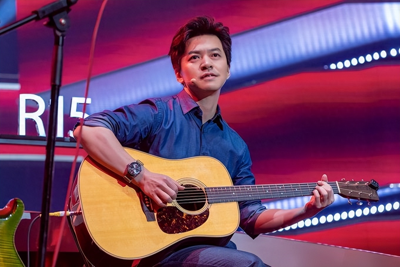 现在才明白,当初李健不和那英同台参加《好声音》,实在太聪明了