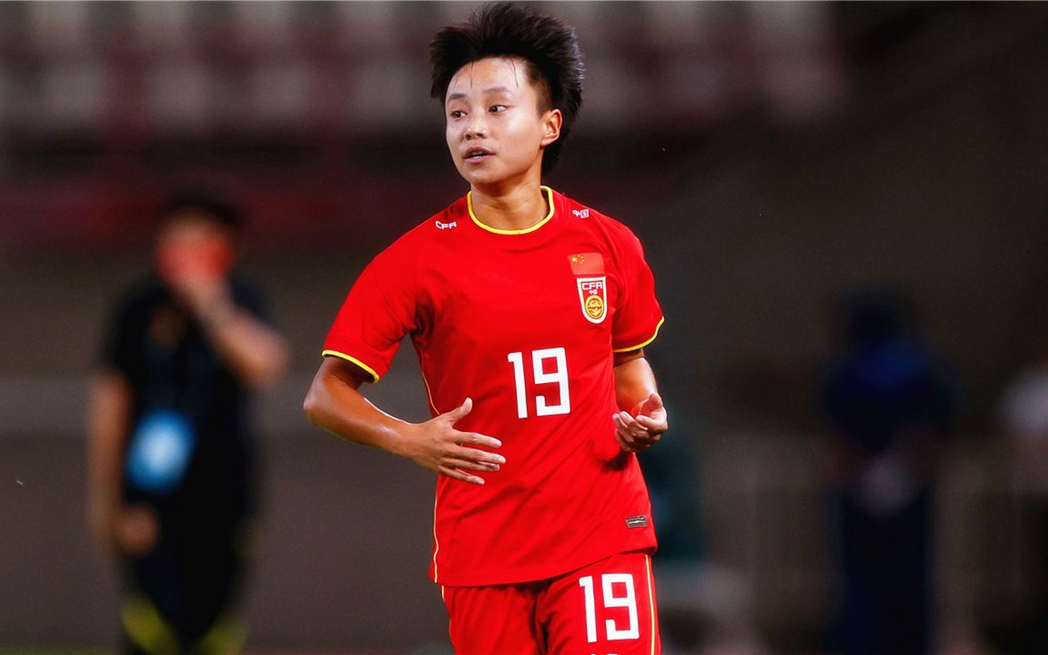 张琳艳首发0-7惨败,中国女足核心高开低走,恐成唐佳丽第二 中国女沣
