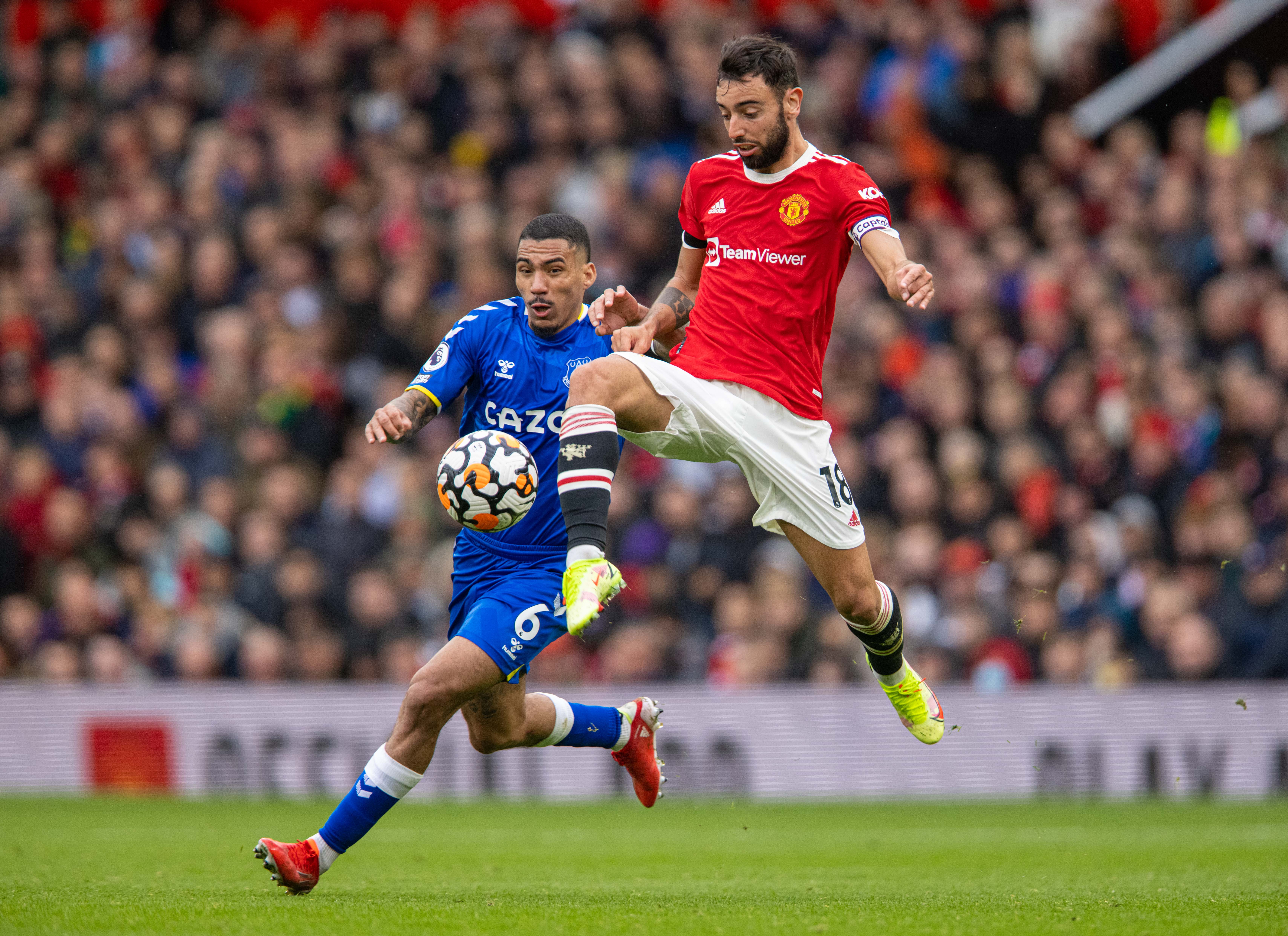 足球——英超:曼联主场平埃弗顿