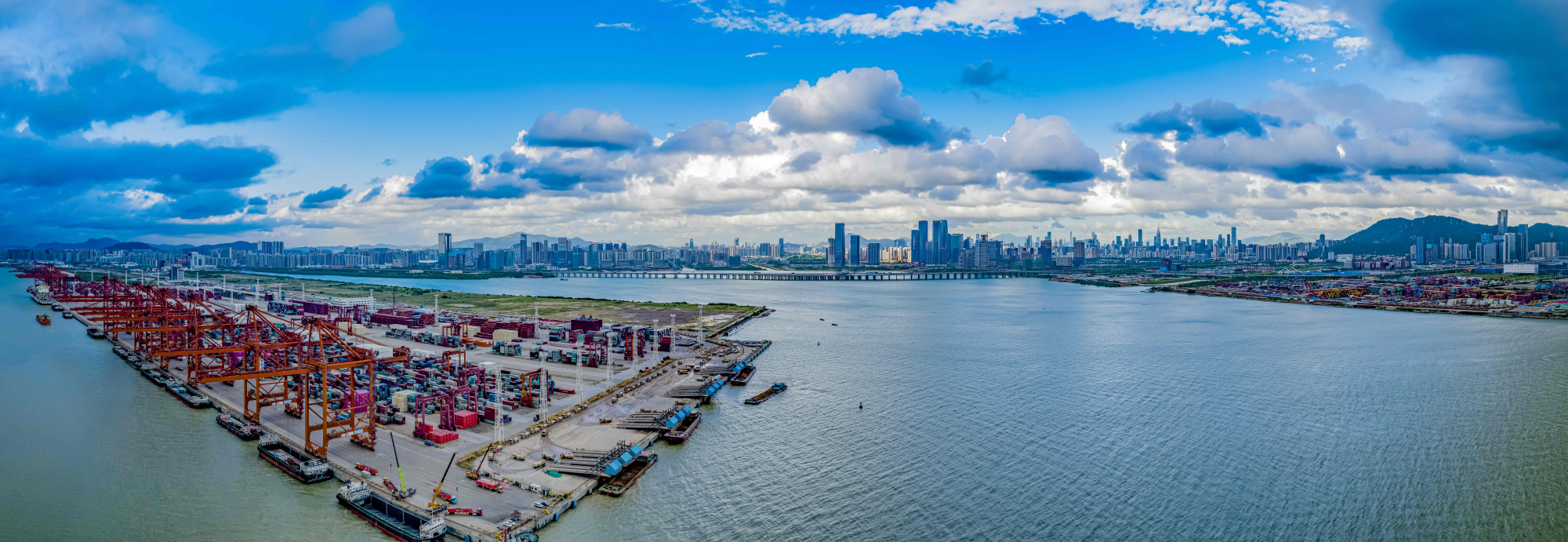 深圳港大铲湾港区今年集装箱吞吐量创新高