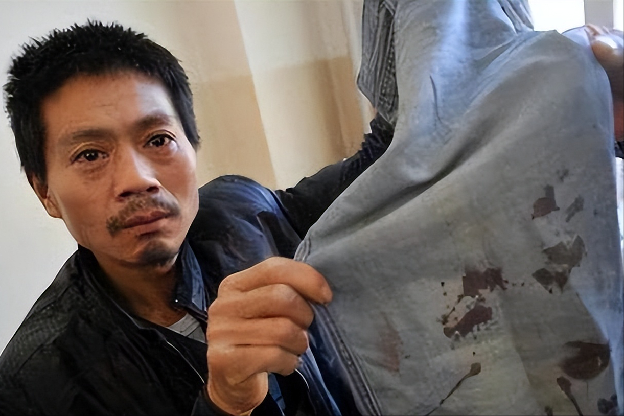 纪实警察踩死讨薪农妇被判5年不服局长赔偿像买菜