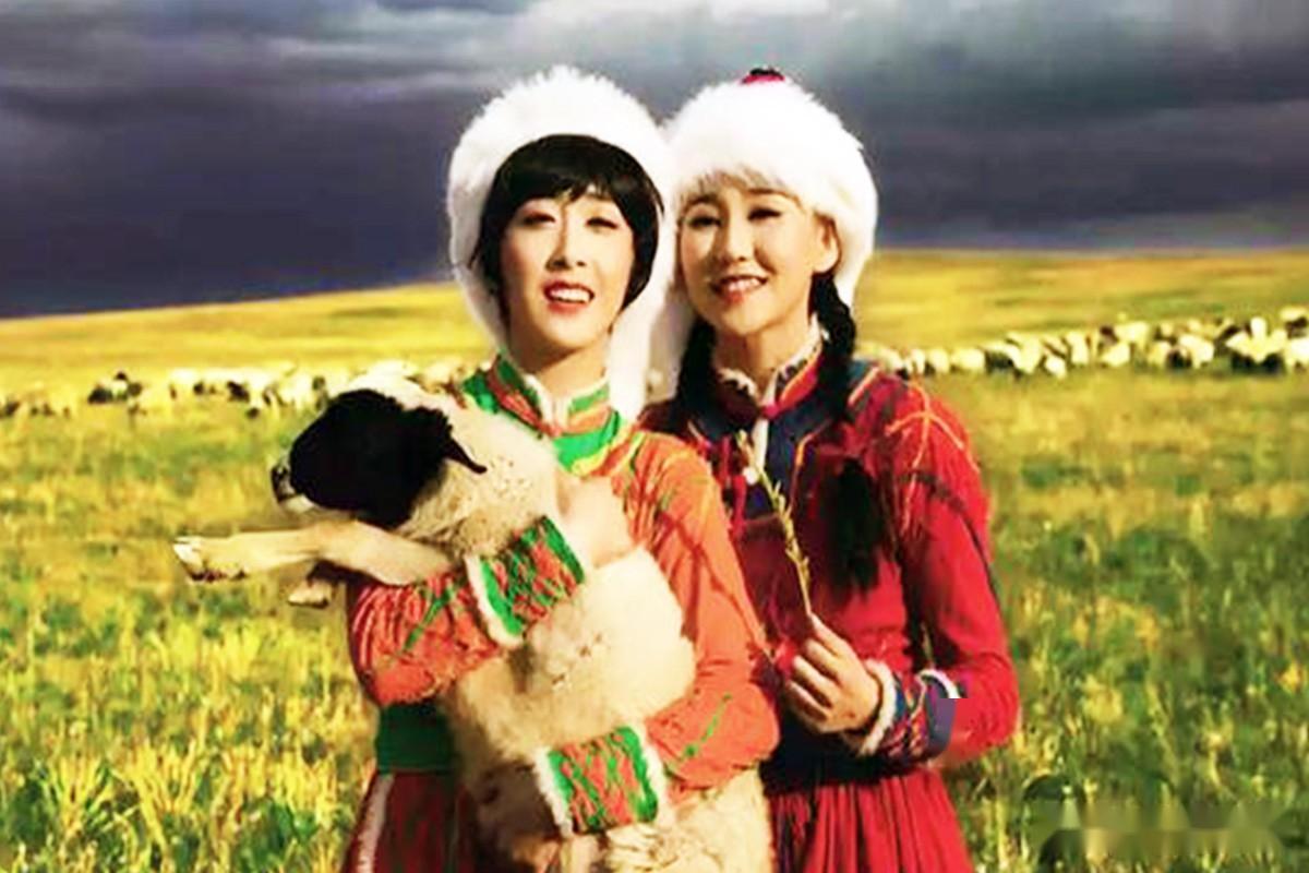 托娅和琪琪格已经整理好了行装,决定与牤子一同前行.