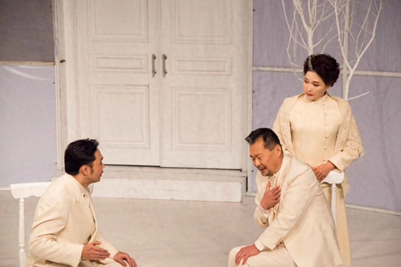 演员杨青:和军人丈夫离婚,独自抚养女儿长大,和女儿共耀演艺圈