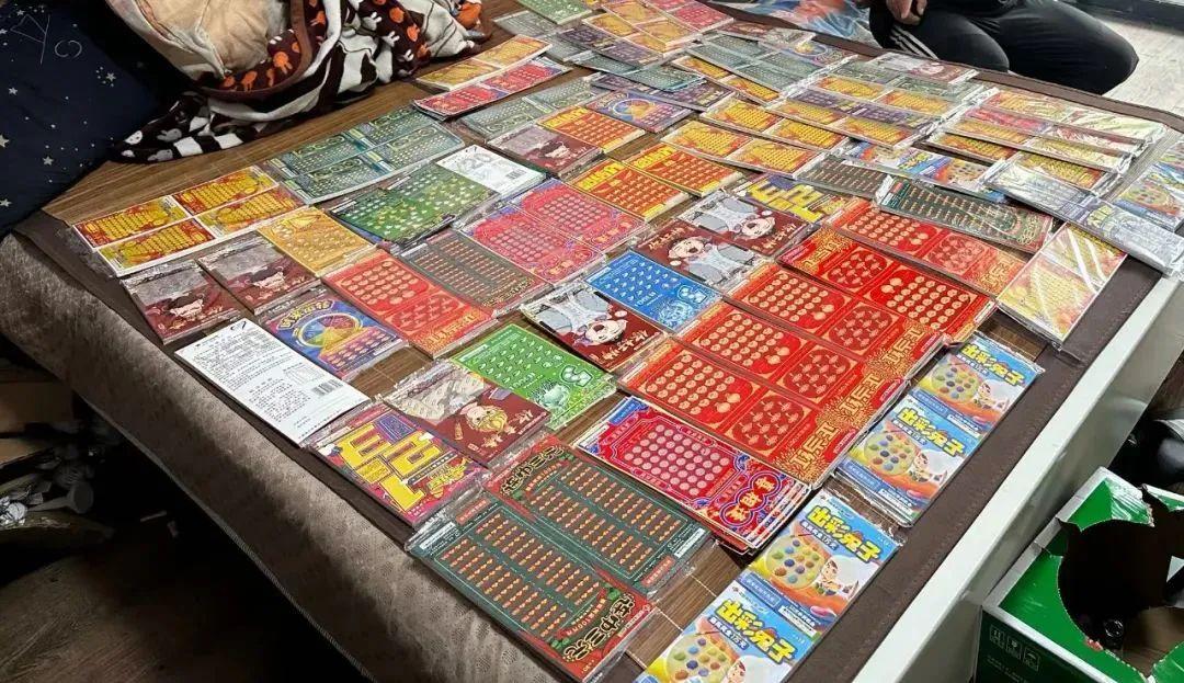 男子求暴富盗窃彩票2800多张_碰瓷男子惨遭粗心司机碾死视频_男子蹦极惨遭鳄鱼咬头