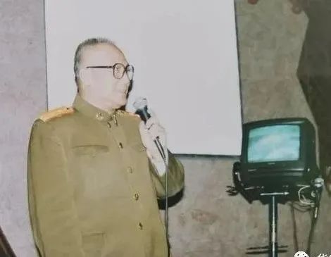 记老军长李际均——今日将军胜古贤!