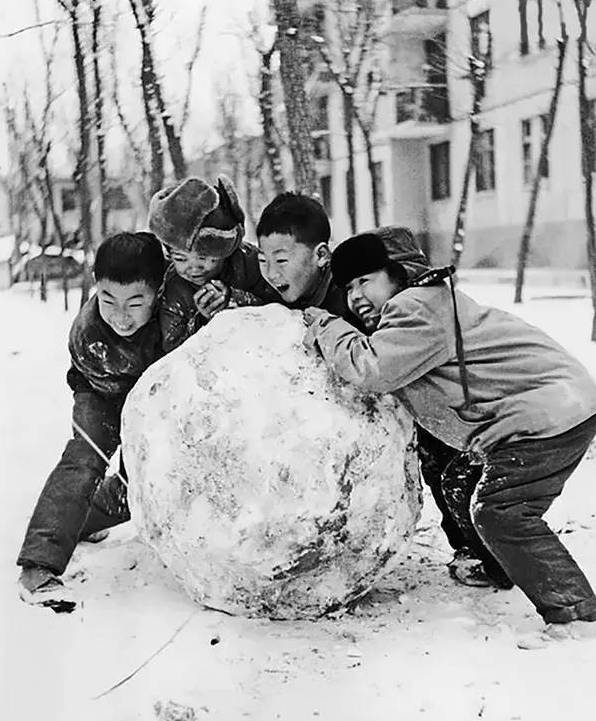 北方人打雪仗图片