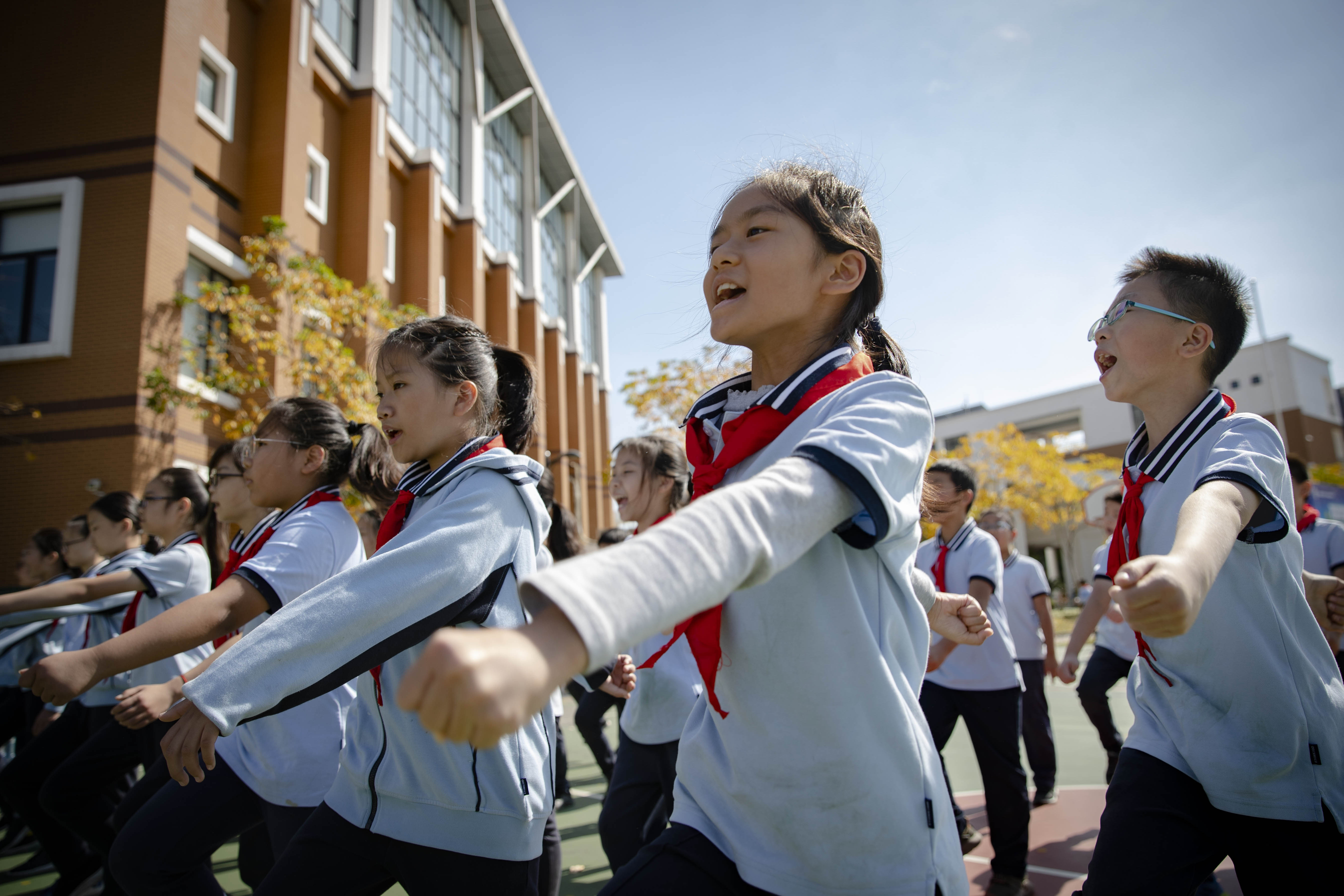 小学生军训图片