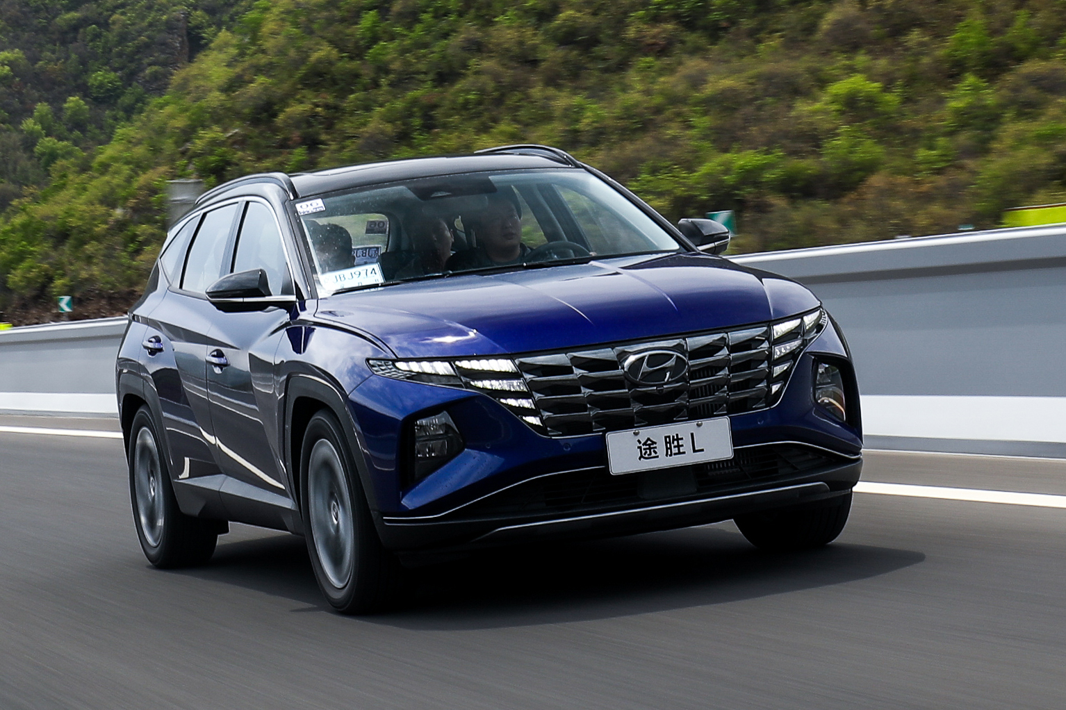 杀死平庸 试驾北京现代第五代途胜l