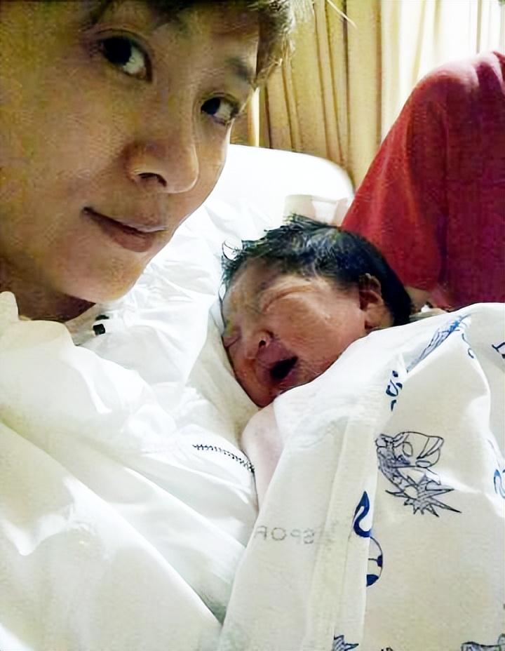 李慧珍:抗癌23年,奇迹般诞下双胞胎