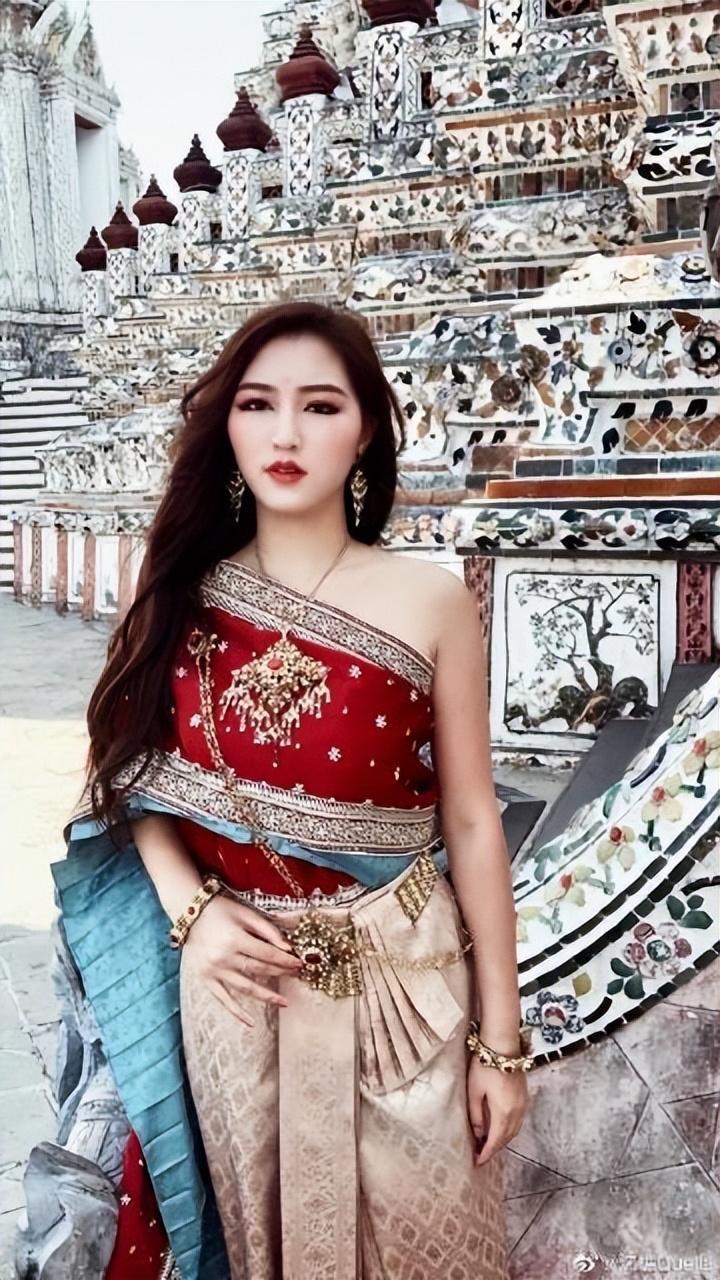 从知名"网红"到锒铛入狱,范冰冰替身竟靠网络"擦边"视频谋利  在明亮