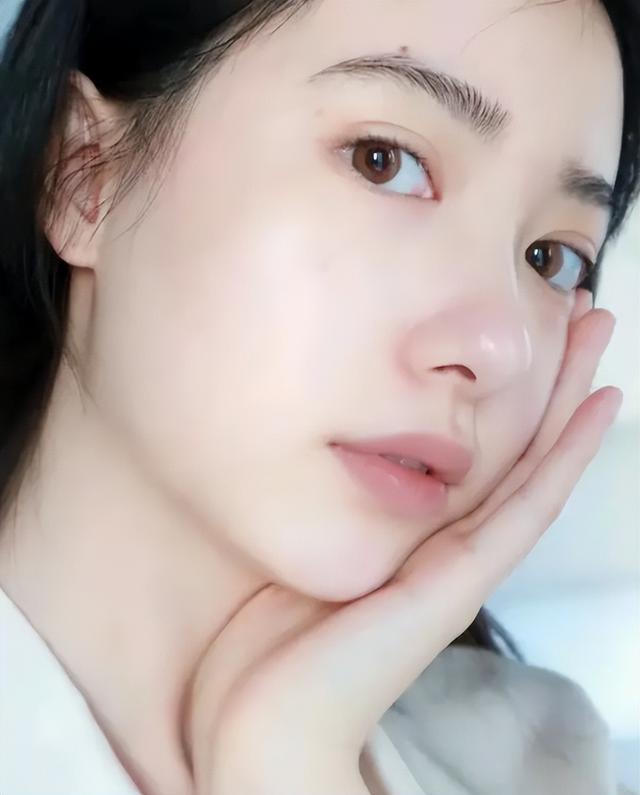 建议长相普通的女人,若想"惊艳众人",教你3个提升气质小技巧