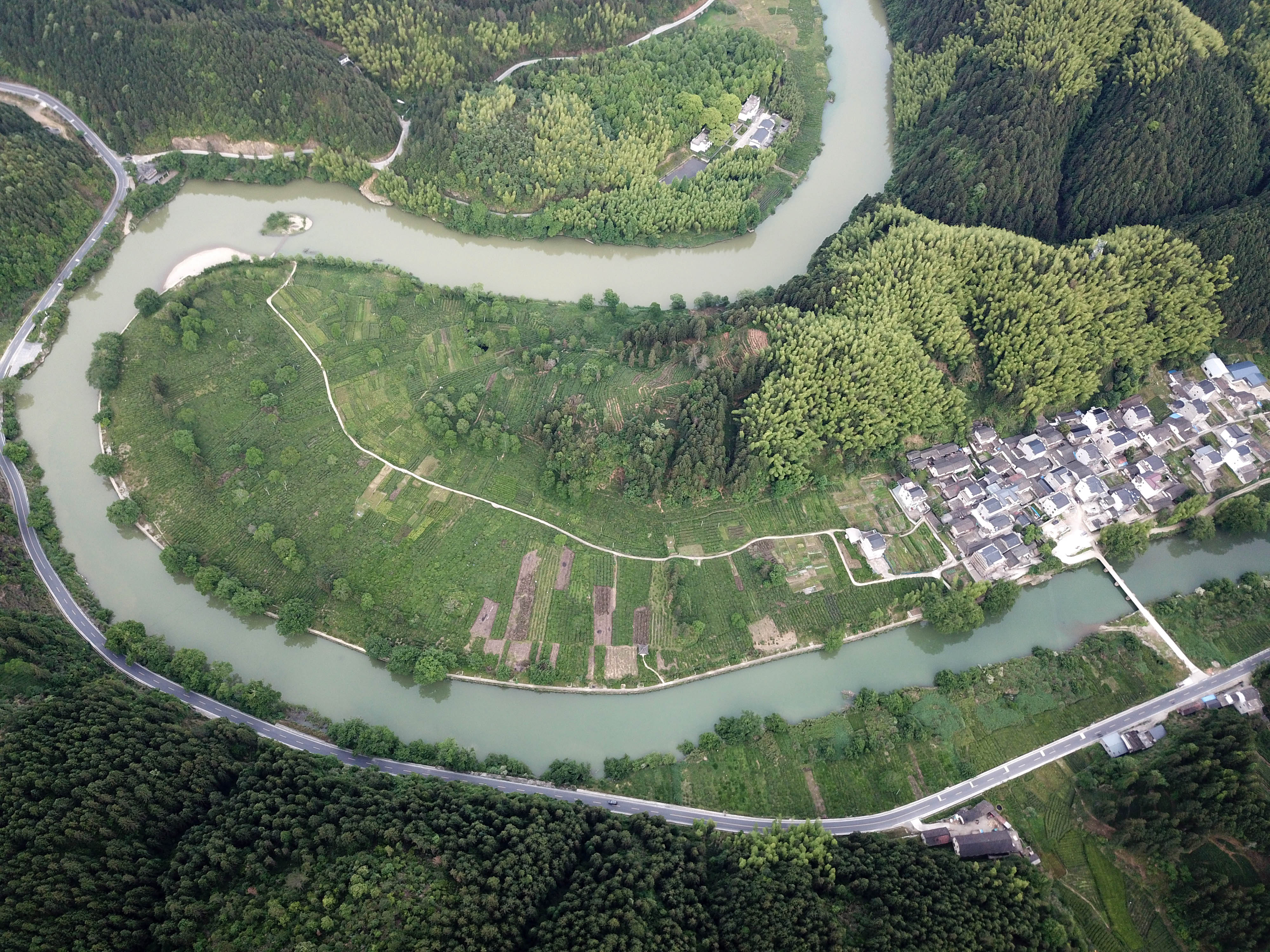 新安江流域:护一江清水,享"绿色红利"