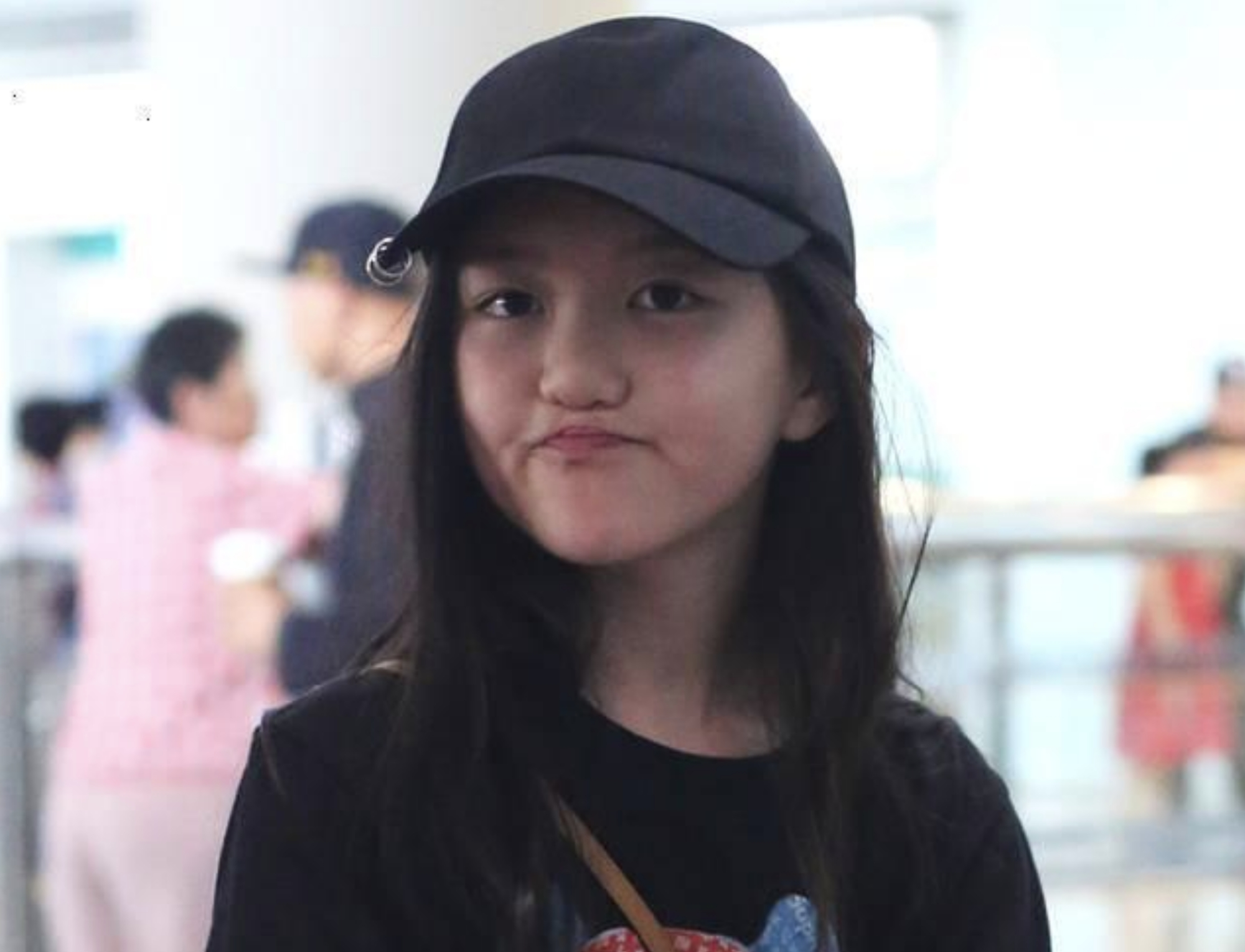 有种"整容"叫王菲女儿,李嫣摘掉"兔唇"标签后,可能让大家失望了