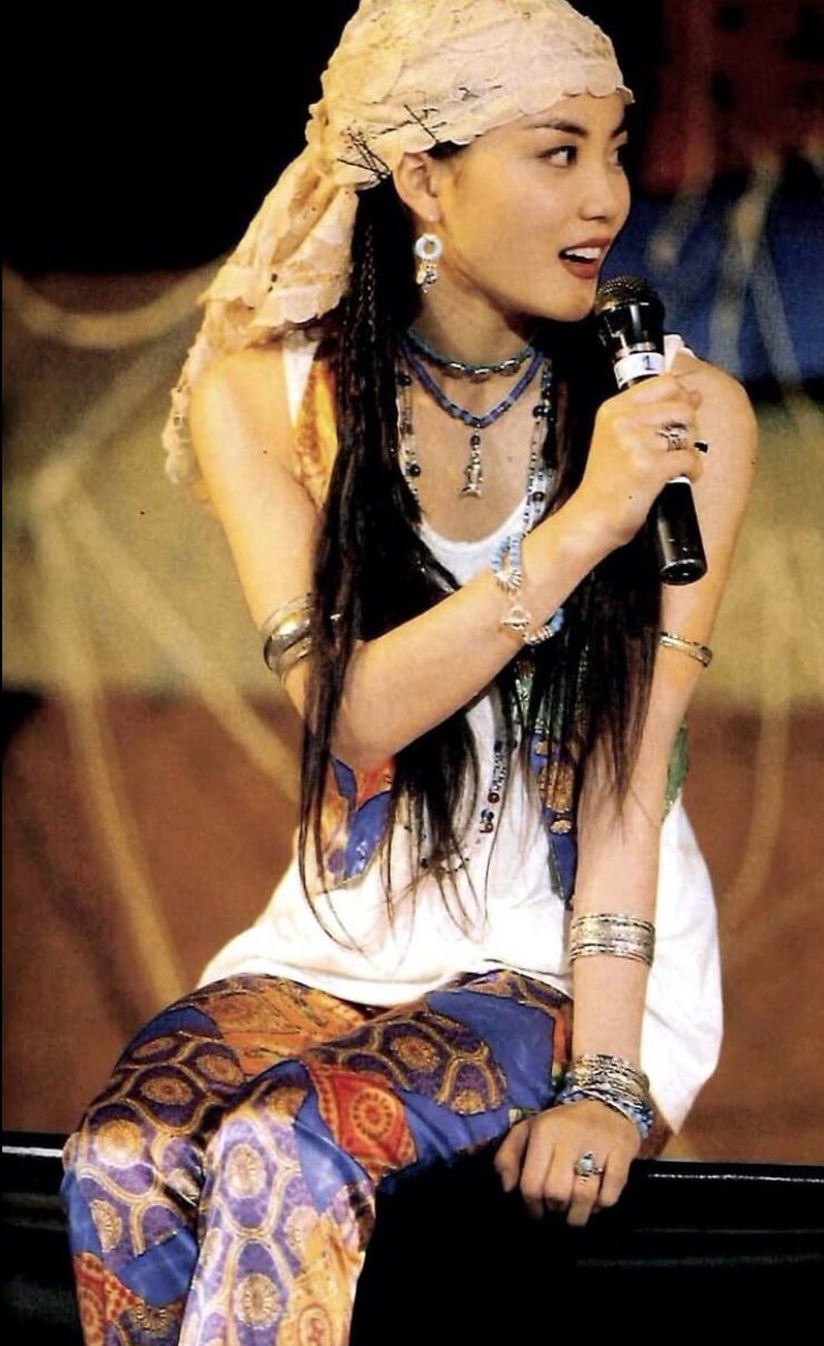 1994年,《冷战》《我愿意》《誓言》《梦中人》《天使》《棋子》