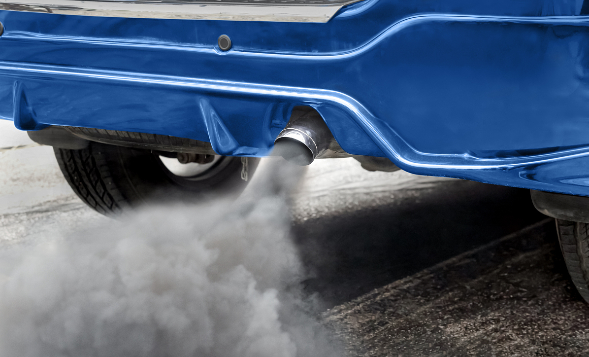 汽车排气管冒蓝烟,黑烟,白烟,滴水分别是怎么回事?答案就在这