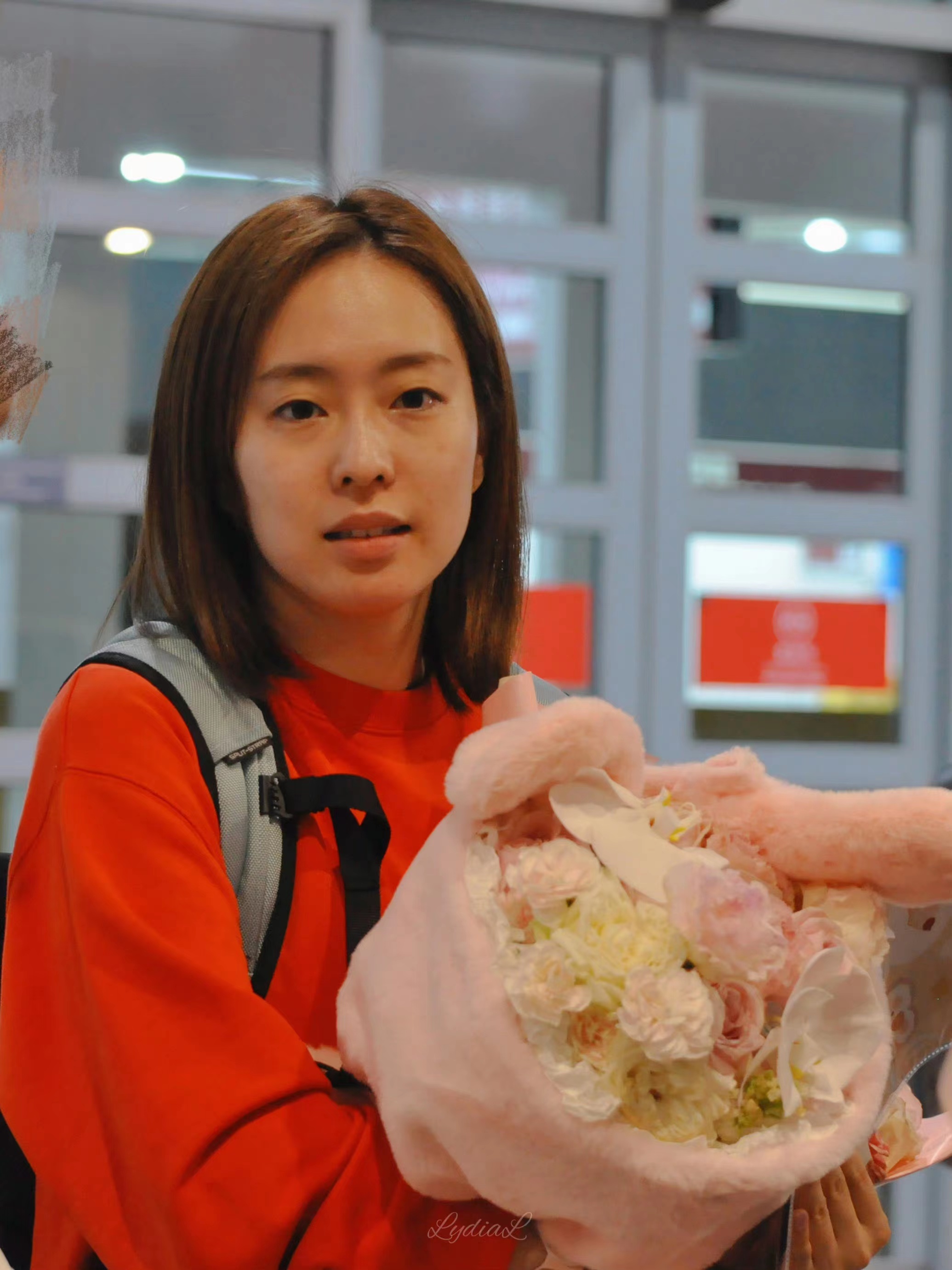 石川佳纯和中国粉丝合影,场面温馨!30岁日本女将,很不容易