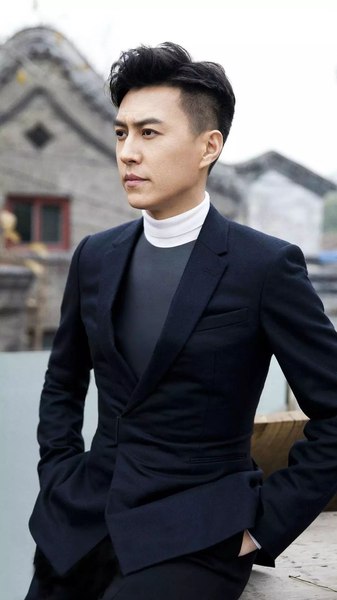 靳东向江珊告白却遭到其女儿的反对,后与李佳恩爱至今