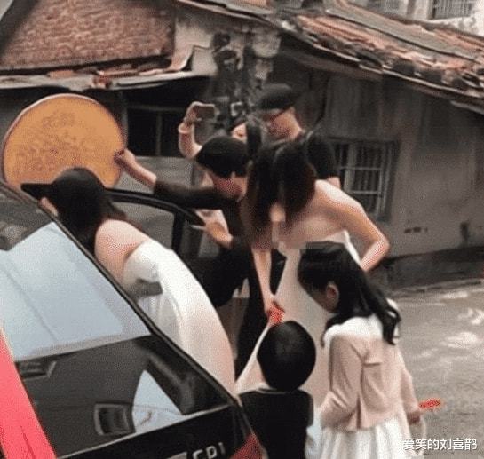 "女朋友背着我去打了这个,要不要分手"?吃饭的时候碍不碍事