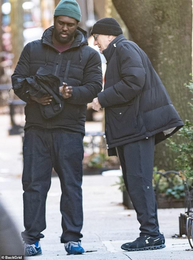 79 岁的罗伯特·德尼罗带小儿子现身纽约,儿子患自闭症,很少露面