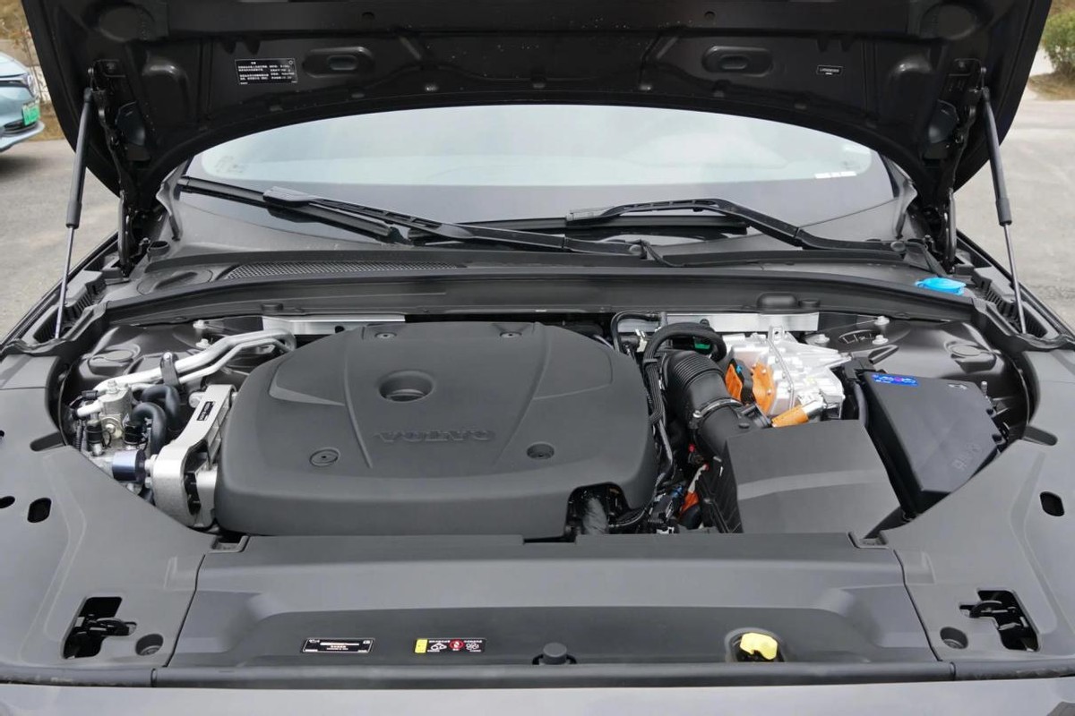 9秒破百,带你看最新款沃尔沃s90 t8版本