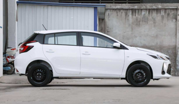 两厢车和三厢车区别是什么?跑一趟高速路就知道,不只是差了尾箱