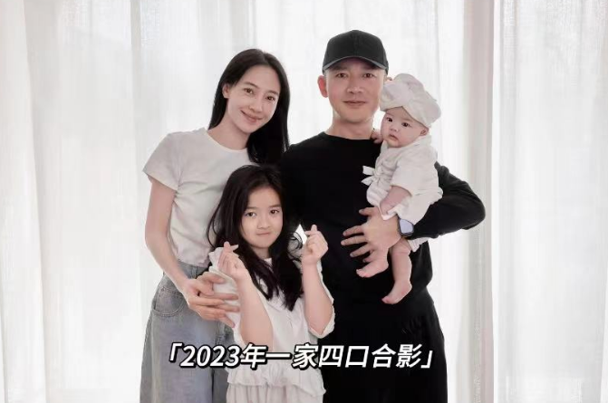 聂远老婆晒全家福,小女儿露脸像洋娃娃,大女儿身高猛长颜值更高