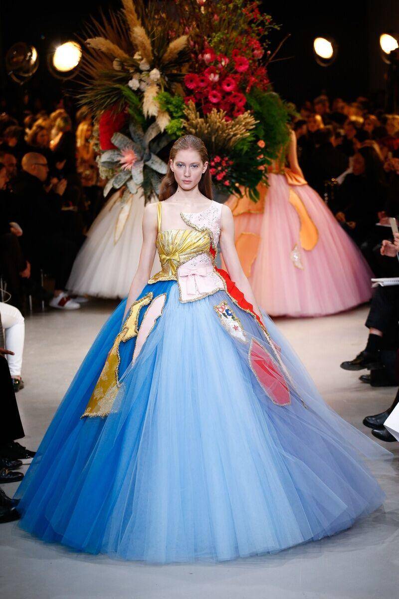 国际大牌改良高定蓬蓬裙,秀场充斥花香,宛如云端上的仙女