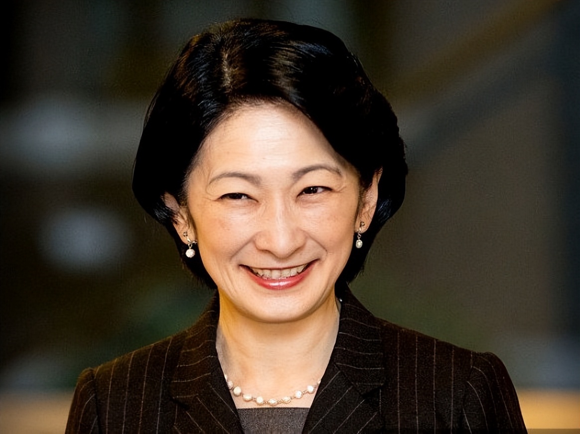 纪子妃:靠儿上位被称"笑面狐狸",曾经也是一笑百媚生的美少女