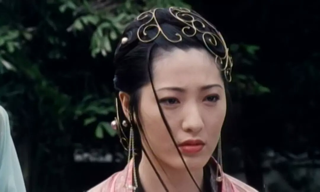 她是最美"潘金莲",曾被名流抓伤,现在转型开起拉面馆