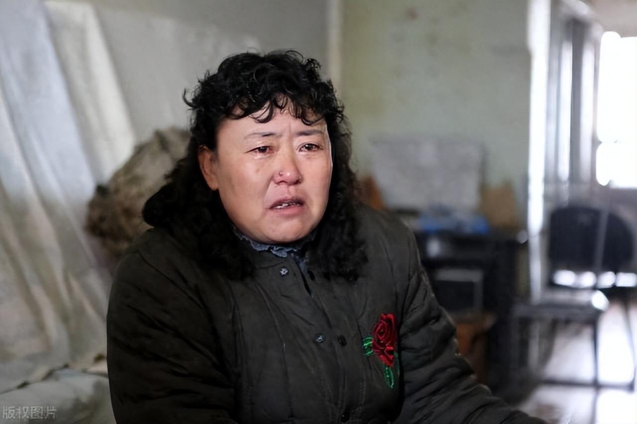 育有一子李小明,今年15岁,就读高一.