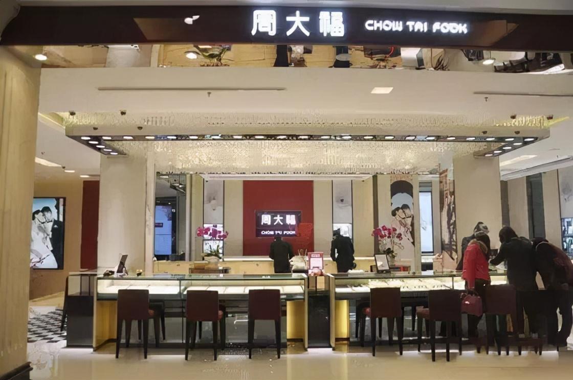 回顾身家仅次于李嘉诚娶周大福千金改命的郑裕彤一生只爱原配