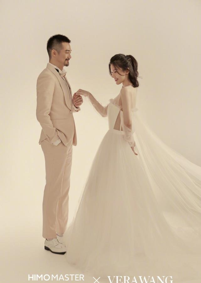 杨子姗微博晒与吴中天的婚纱照,发文表白老公