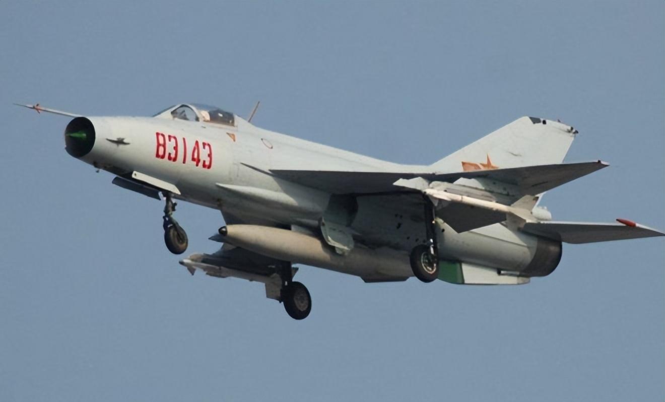 中国曾在超级大国垮掉前,得到3架先进战机,获赶超美俄契机?